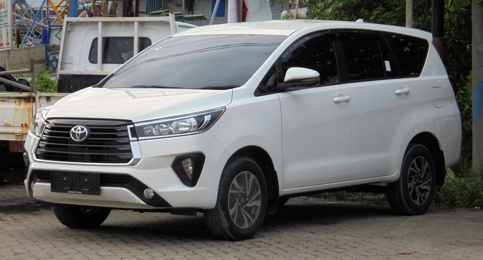 Toyota Innova image 2